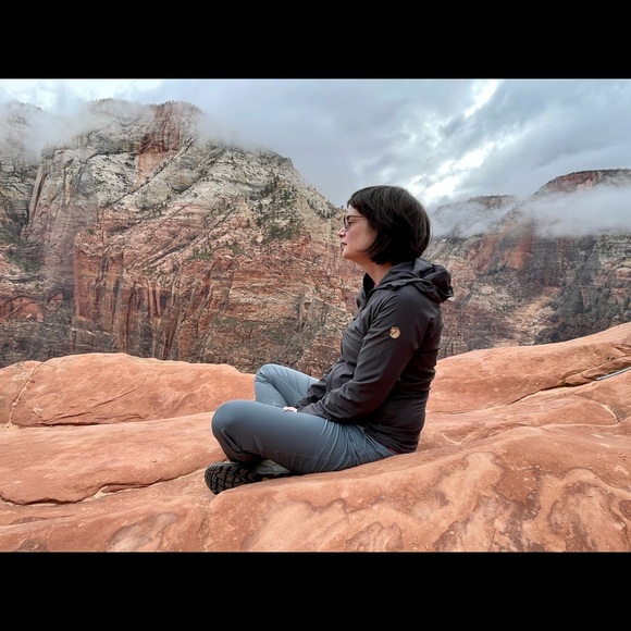 Meet your Posher, Heather - Picture 1 of 2